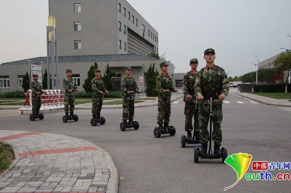 警用平衡車“亮相”看押執(zhí)勤一線