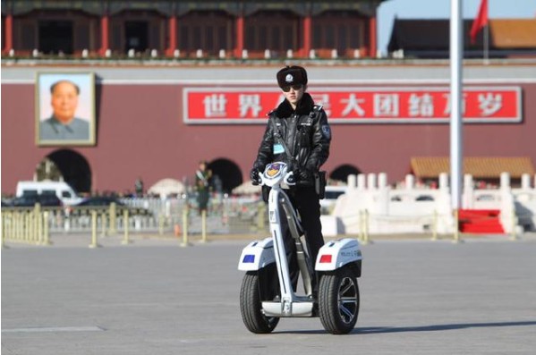 你的特警夢可以先從練習(xí)平衡車開始？來看看特種兵的新裝備